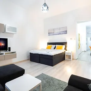szasz-apartment-villa-2.inbudapesthotels.com/
