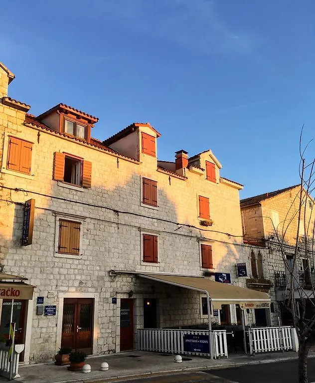 Apartments Feral Trogir 0*,