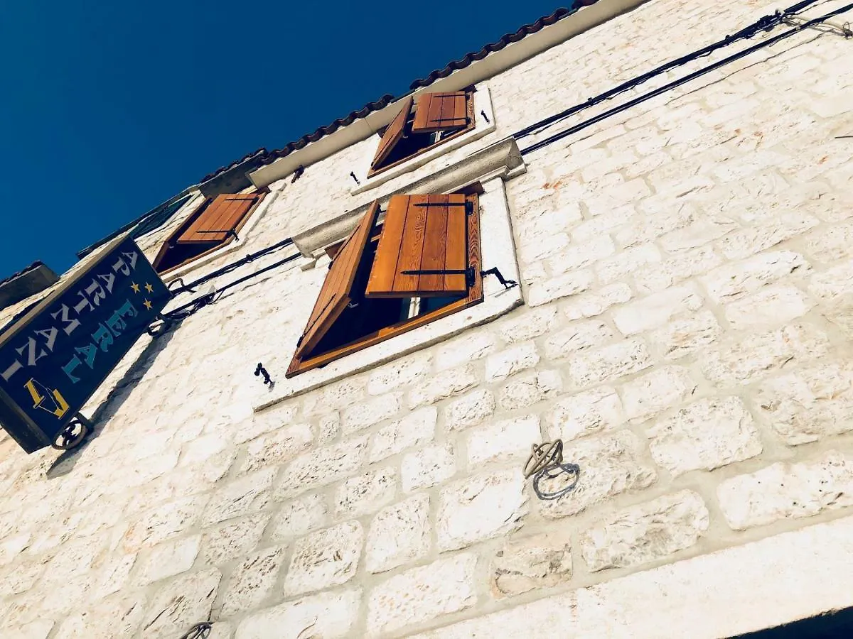 Apartments Feral Trogir 0*,